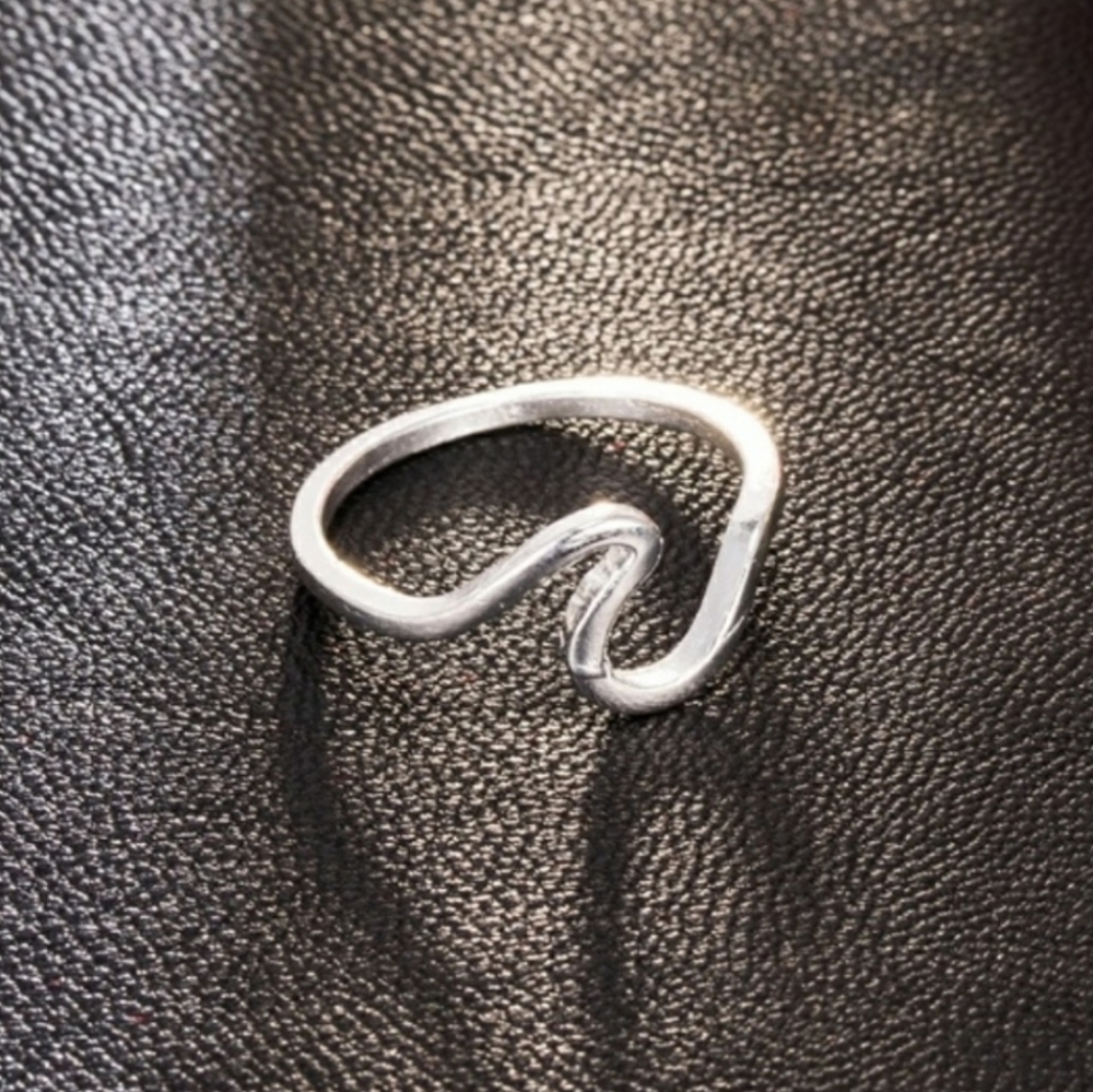 🆕️⚡Wave Ring ⚡ - Picture 3 of 4